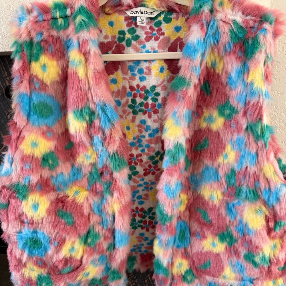DAVI & DANI Pink Floral Faux Fur-Trim Sweater Vest